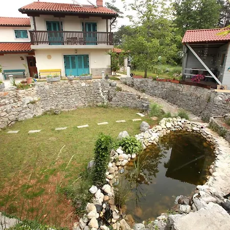 Salamander 3* Štanjel
