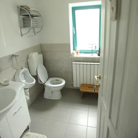 Salamander 3* Štanjel